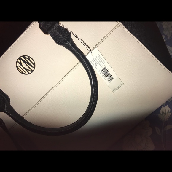 DKNY purse - Picture 2 of 4